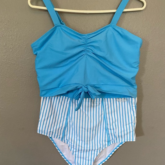 Swimsuit, never worn - Picture 1 of 3